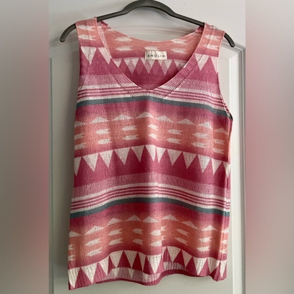 ⭐️ Amoli Tank Top‎ size ML Aztec Pattern
